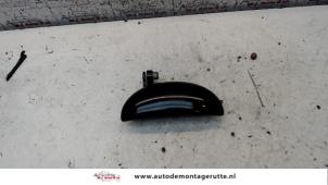 O81171 Gebruikte portiergreep 4deurs rechts-voor Peugeot 107