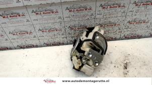 O84031 Gebruikte slotmechaniek portier 4deurs rechts-achter Mitsubishi Lancer