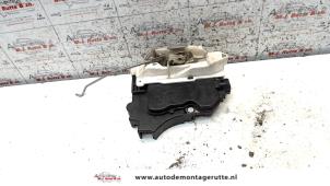 O83163 Gebruikte slotmechaniek portier 4deurs links-voor Mitsubishi Lancer