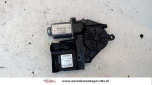 O90014 Gebruikte raammotor portier Volkswagen Golf