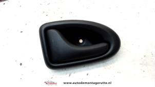 O89377 Gebruikte portiergreep 4deurs links-achter Dacia Logan