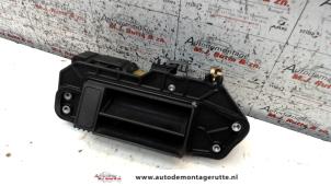 O92057 Gebruikte handgreep achterklep Mercedes E-Klasse