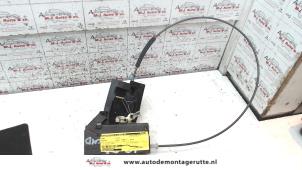 O82599 Gebruikte slotmechaniek portier 2deurs rechts Ford Fiesta