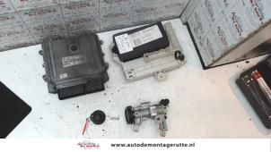 O113886 Gebruikte kontaktslot + computer Mitsubishi Colt