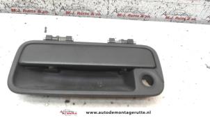 O80303 Gebruikte portiergreep 4deurs links-voor Landrover Freelander