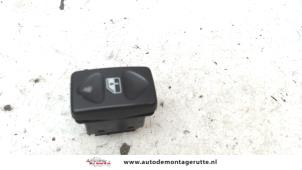 O107723 Gebruikte schakelaar elektrisch raam Landrover Freelander