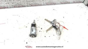 O81470 Gebruikte portierslot cilinder links Alfa Romeo 159