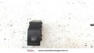 O108247 Gebruikte ruit schakelaar elektrisch Seat Leon