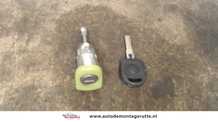 Gebruikte Cilinderslot Portier links Seat Ibiza O81745