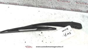 O97715 Gebruikte ruitenwisserarm achter Mitsubishi Grandis