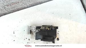 O82435 Gebruikte slotmechaniek portier 2deurs links Fiat Punto