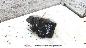 O82418 Gebruikte deurslot mechaniek 2deurs links Volkswagen Caddy