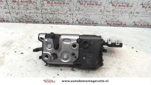 O83429 Gebruikte slotmechaniek portier 4deurs links-achter Peugeot 308