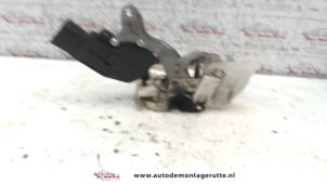 O84085 Gebruikte slotmechaniek portier 4deurs rechts-achter Toyota Aygo