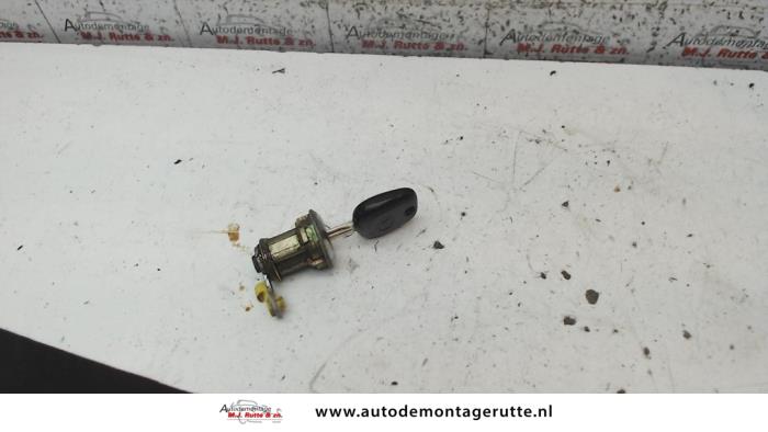 Gebruikte Cilinderslot Portier rechts Daihatsu Young RV O81964