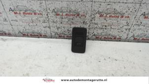 O108237 Gebruikte ruit schakelaar elektrisch Seat Arosa