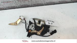 O83777 Gebruikte slotmechaniek portier 4deurs rechts-voor Mitsubishi Grandis