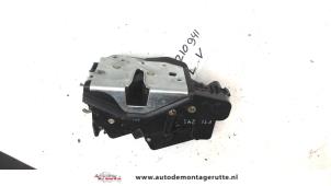 O82819 Gebruikte slotmechaniek portier 4deurs links-voor BMW 3-Serie