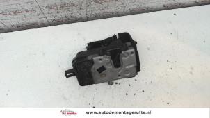 O82900 Gebruikte slotmechaniek portier 4deurs links-voor Opel Vectra