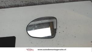 Gebruikte Spiegelglas links Smart Forfour (454) 1.1 12V Prijs op aanvraag aangeboden door Autodemontage M.J. Rutte B.V.
