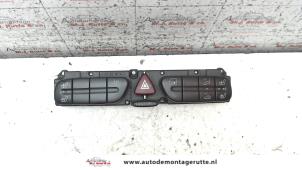 O104027 Gebruikte paniekverlichtings schakelaar Mercedes C-Klasse