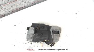 O83086 Gebruikte deurslot mechaniek 4deurs links-voor Citroen Picasso