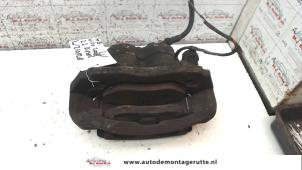 O111986 Gebruikte remklauw (tang) links-voor Mercedes Vito