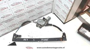 O77637 Gebruikte raammechaniek 2deurs links-voor Alfa Romeo 147