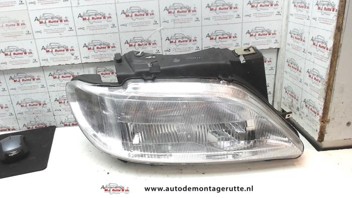 Gebruikte Koplamp rechts Citroen Xsara O74052