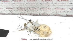 O83177 Gebruikte portierslot mechaniek 4deurs links-voor Honda Jazz