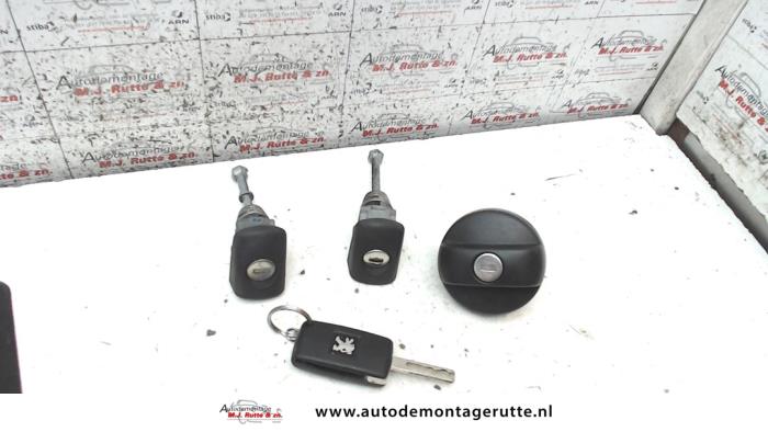 Gebruikte Deurslot Cilinder rechts Peugeot Expert O81935