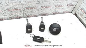 O81935 Gebruikte cilinderslot portier rechts Peugeot Expert