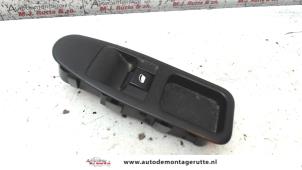 O107899 Gebruikte schakelaar elektrisch raam Peugeot Expert