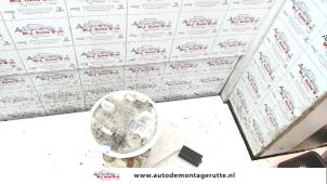 O120690 Gebruikte tank element pomp Mazda 2.