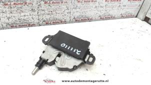O71565 Gebruikte slotmechaniek motorkap Ford Focus