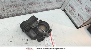O122513 Gebruikte gasklephuis Opel Vectra