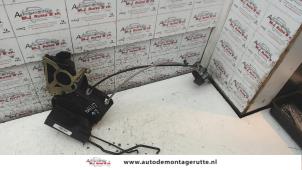 O83055 Gebruikte slotmechaniek portier 4deurs links-voor Kia Rio