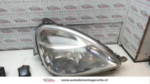 O73340 Gebruikte rechter koplamp Mercedes A-Klasse