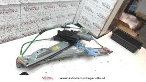 O77568 Gebruikte ruitmechaniek 2deurs links-voor Opel Corsa