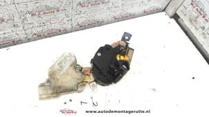O83030 Gebruikte slotmechaniek portier 4deurs links-voor Nissan Almera Tino