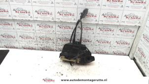 O82514 Gebruikte slotmechaniek portier 2deurs links Renault Megane