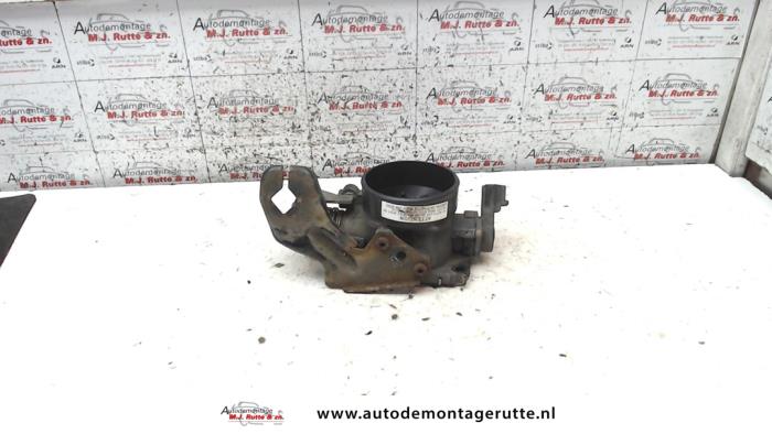 Gasklephuis van een Ford Focus 1 Wagon 1.4 16V 2002