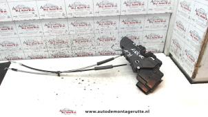 O82686 Gebruikte slotmechaniek portier 2deurs rechts Hyundai H300