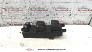 O108969 Gebruikte schakelblok ruiten Nissan Primera