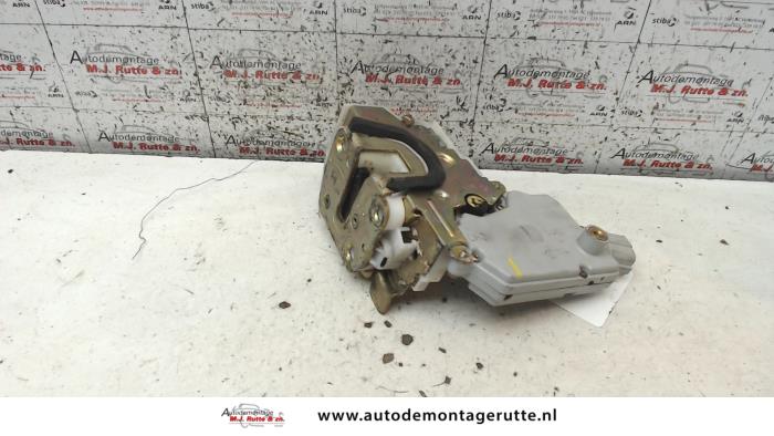 Gebruikte Deurslot Mechaniek 4Deurs links-voor Nissan Primera O83026