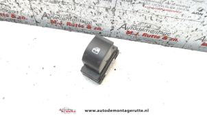 O107398 Gebruikte schakelaar elektrisch raam Fiat Punto Evo