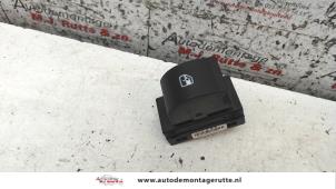 O107399 Gebruikte schakelaar elektrisch raam Fiat Punto Evo