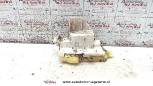 O82348 Gebruikte slotmechaniek portier 2deurs links Opel Astra