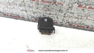 O108001 Gebruikte schakelaar elektrisch raam Renault Trafic