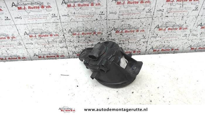 Mistlamp links-voor van een Nissan Micra (K12) 1.2 16V 2003